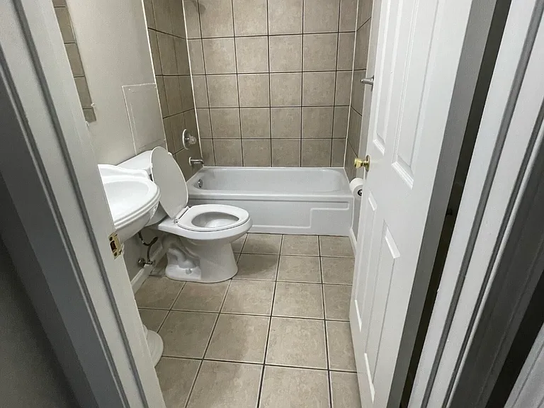 204 N Marshall Ave #5 — Photo 4