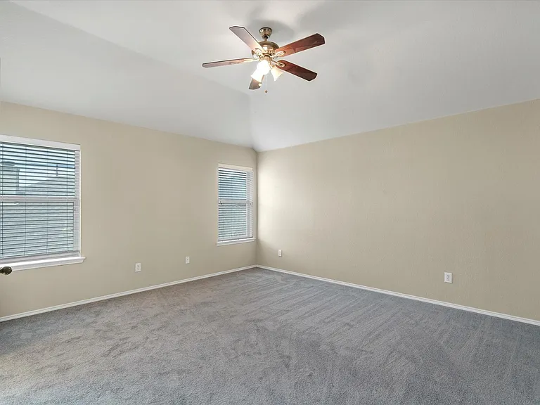 4402 Emerald Leaf Dr — Photo 16