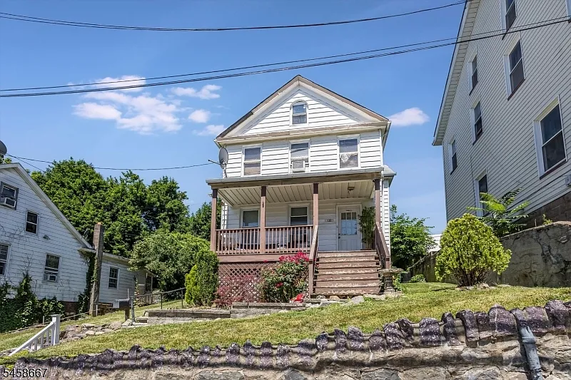 3 bed, 1.0 bath, $3,000 — Photo 2