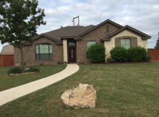 10 Victoria Pl, Uvalde, TX 78801