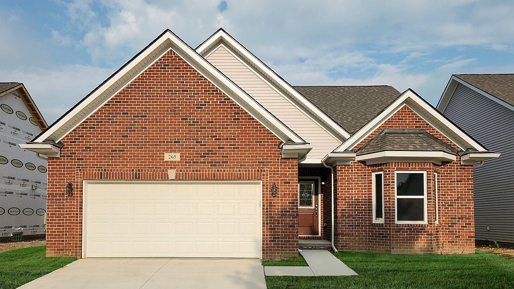 376 Devonshire Dr — Rolling Hills Golf Course