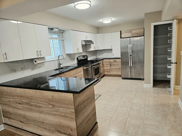 126 Hampton Ave — Photo 7