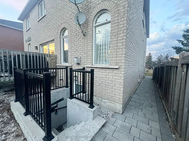 18 Fountain Ct — Photo 3