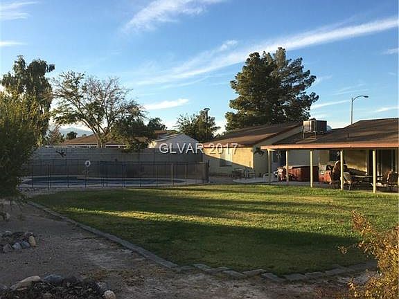 3rd image of 4413 Shady Hollow Ave