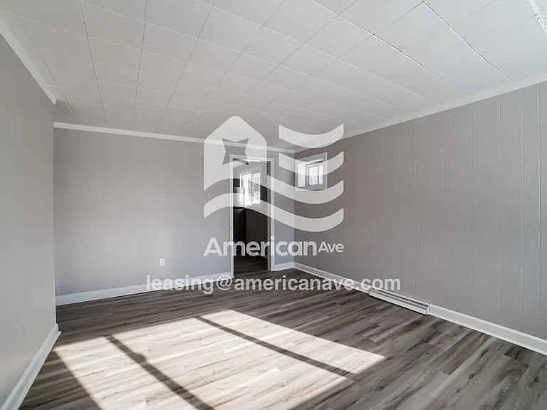 1392523_002_wm_-_living_room_13504522.jpg