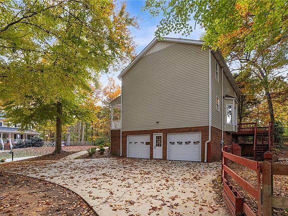 5th image of 6000 Glenacre Dr