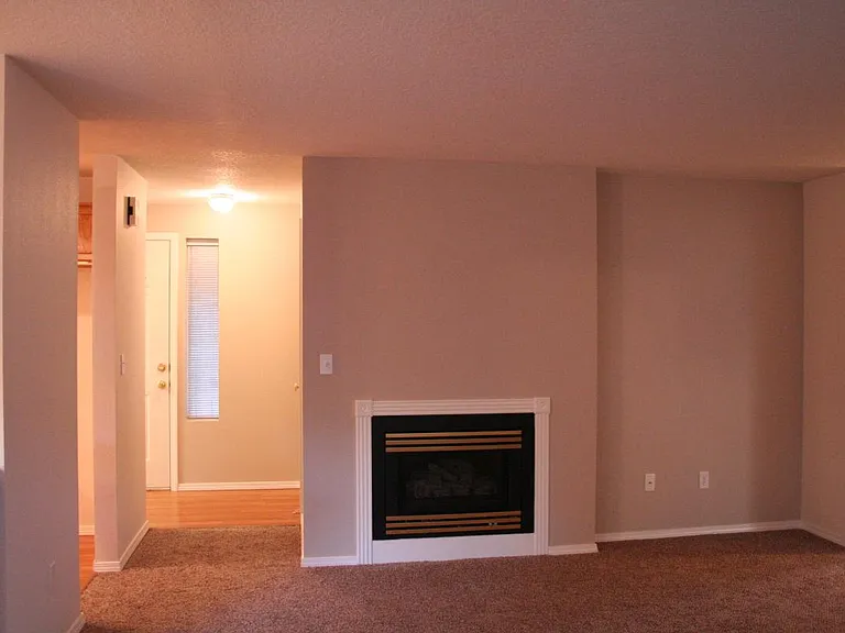 375 W 8th St — Photo 2