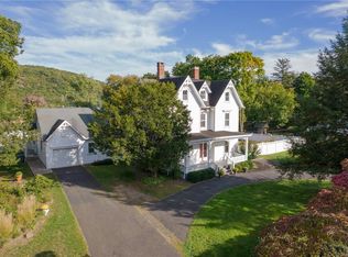 32 Lake Ave, Hillburn, NY 10931