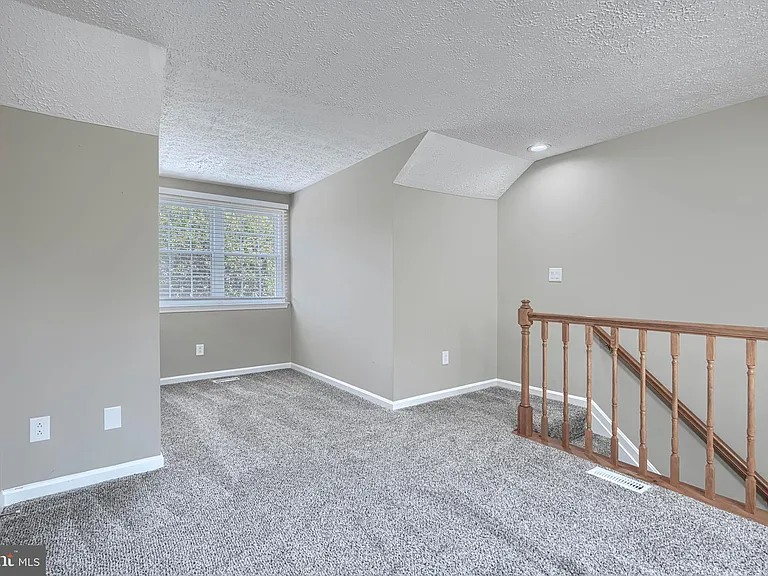 2332 Darby Ct — Photo 11