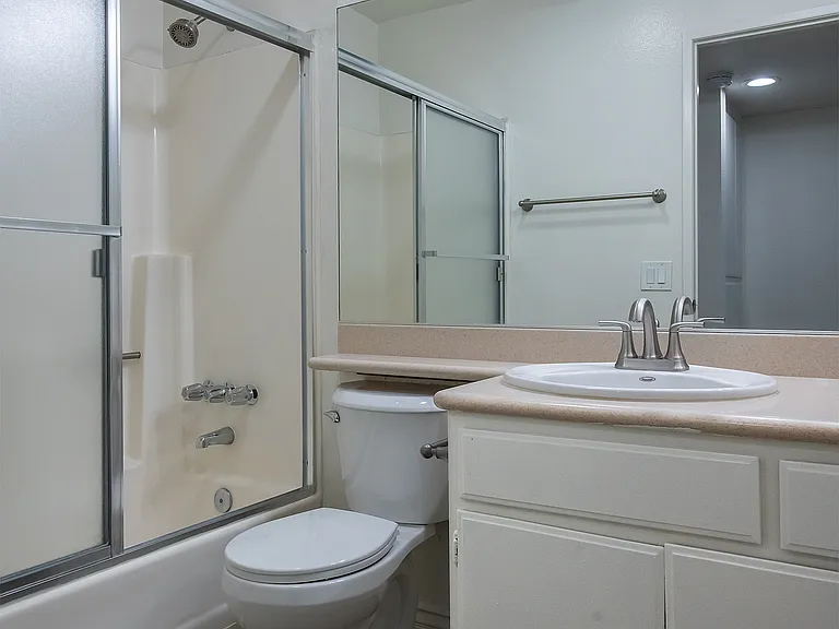 620 W Wilson Ave #C — Photo 9
