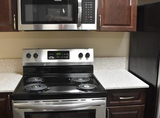 1035 Powers St #101, Winnipeg, MB R2V2G7