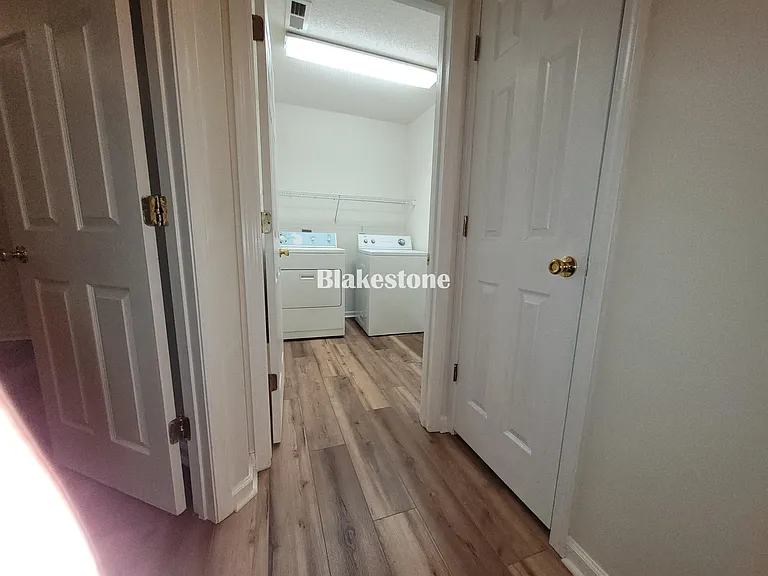 111 Lake Valley Ln — Photo 37