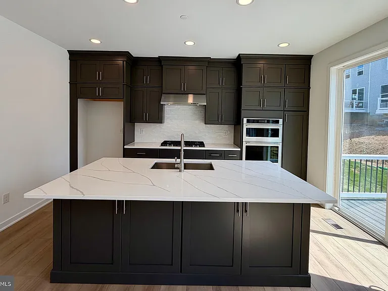517 Anfield Rd — Photo 9