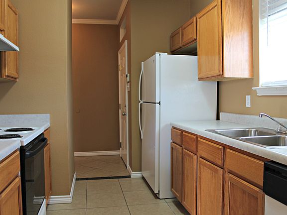 5th image of 2615 Crown Arbor Dr