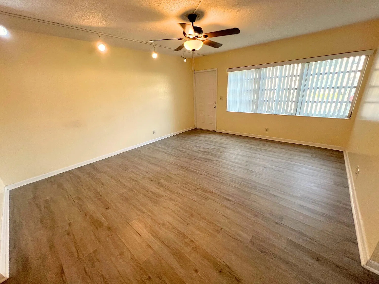 2 bed, 2.0 bath, 768 sqft, $1,800 — Photo 3