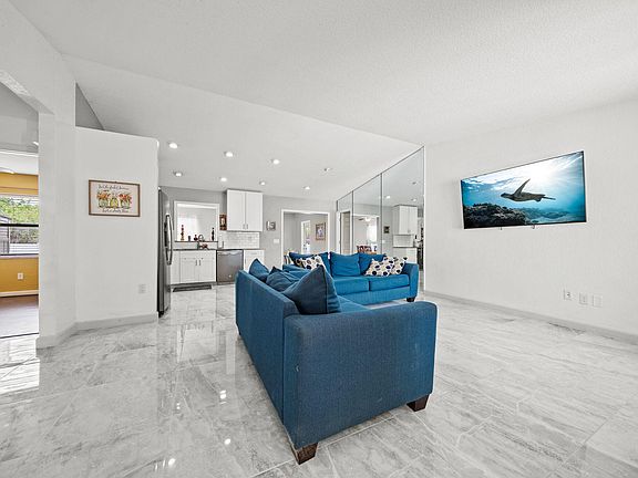4th image of 973 SW Jaslo Avenue