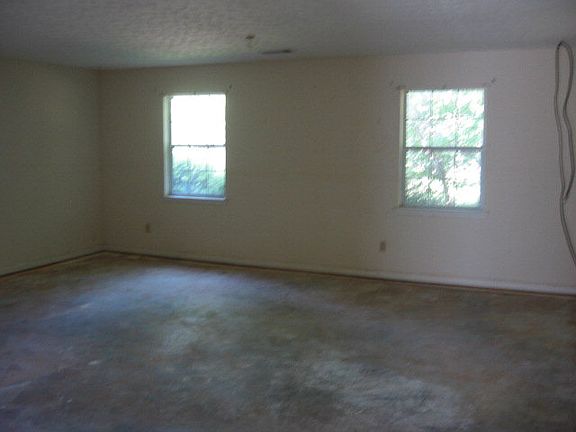 3rd image of 1521 Pineville Rd