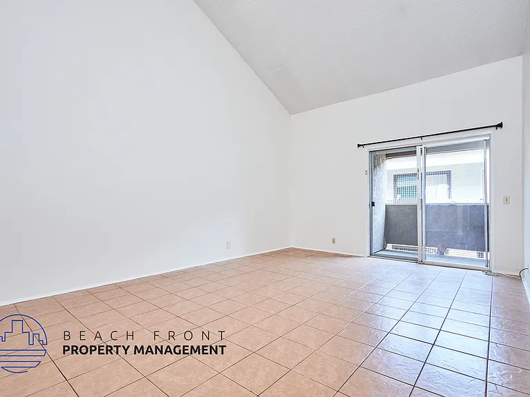 744 Rose Ave. — Photo 5