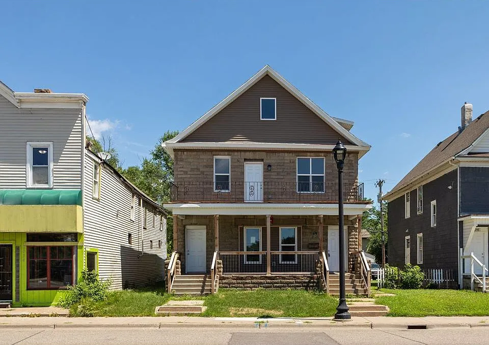 2050 W Broadway Ave