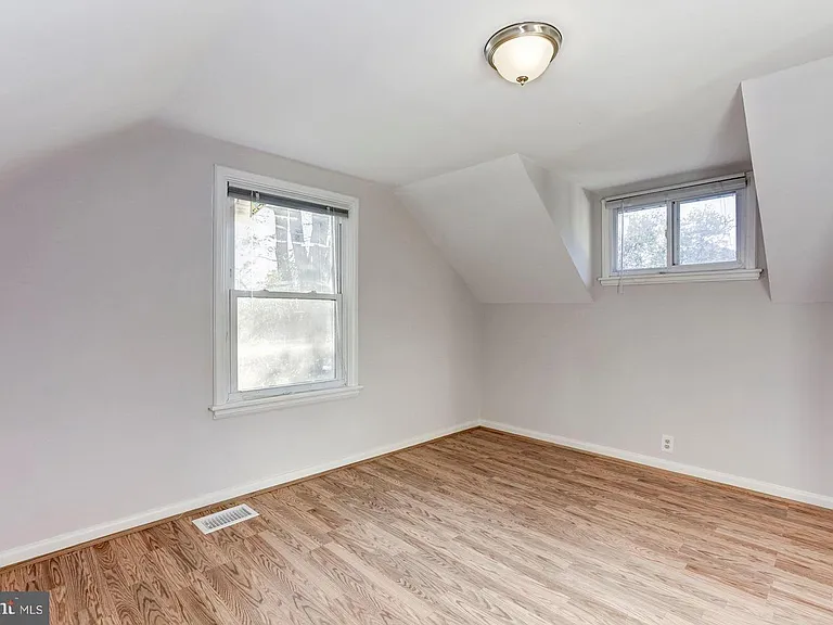 1100 Edmonston Dr — Photo 7