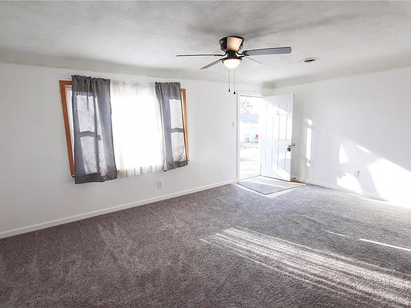 3rd image of 205 Debbie Ln