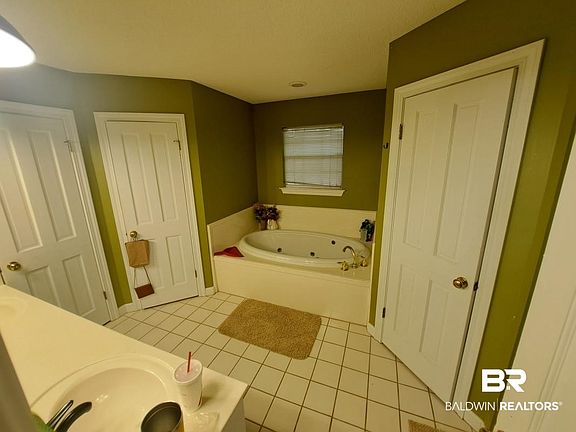 3rd image of 3755 Arlington Oaks Dr