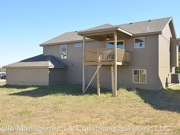 3rd image of 313 Fairview Cir