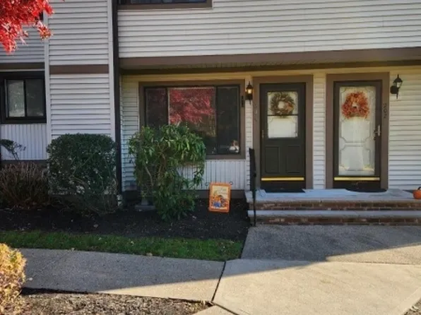 204 Stonegate Ln #4, Stanhope Boro, NJ 07874
