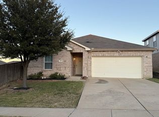 909 Bee Creek Ln, Fort Worth, TX 76120