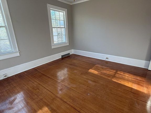 4th image of 305 E Bamberg St.