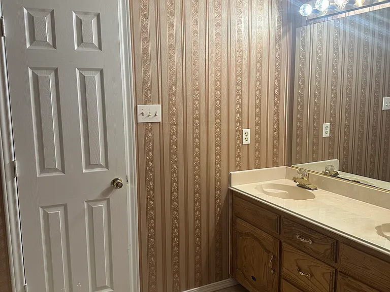 1441 Warwick Dr — Photo 26
