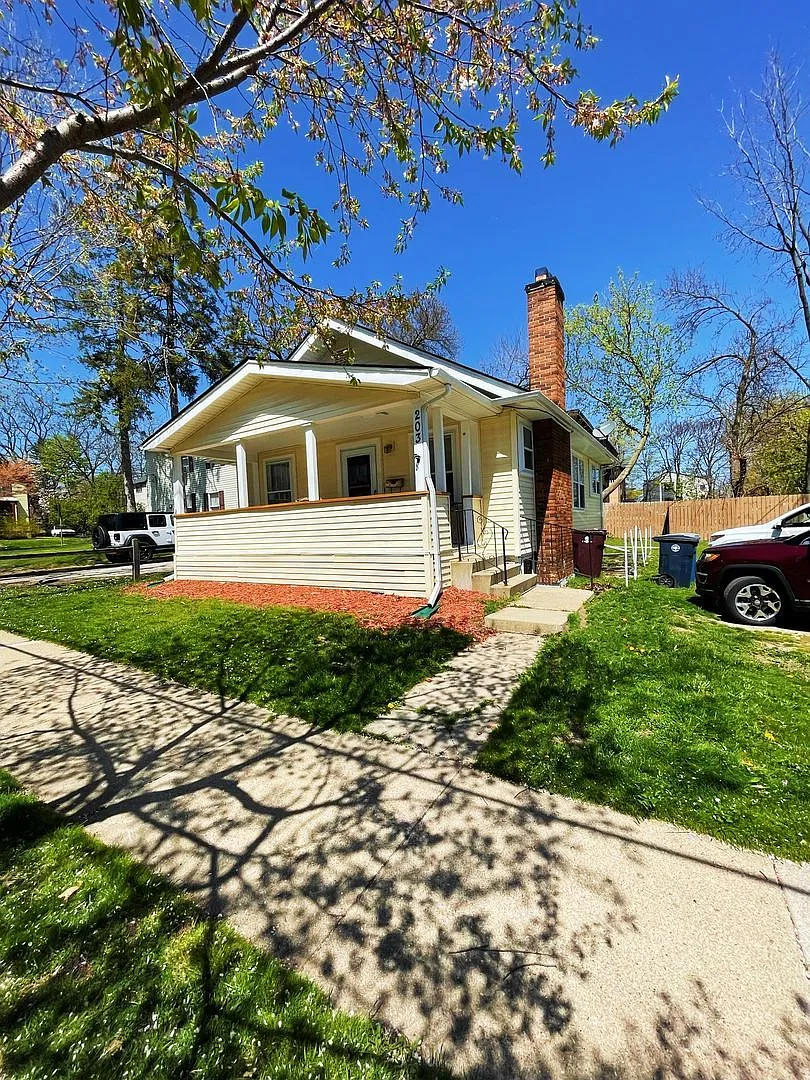 203 E. Davis — Photo 1