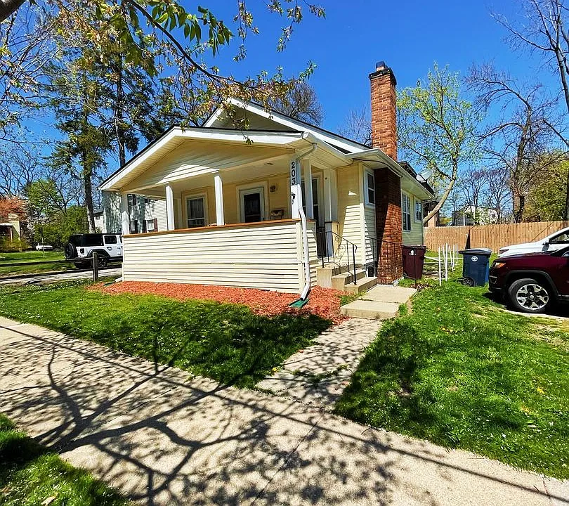 203 E Davis Ave
