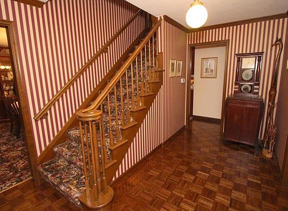 2nd image of 2356 Hollyhead Dr