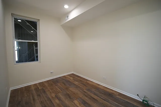 1016 N Ridgeway Ave #1R — Photo 7