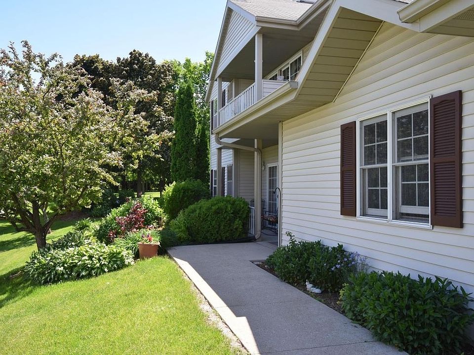 1st image of 153 Bur Oak Ln