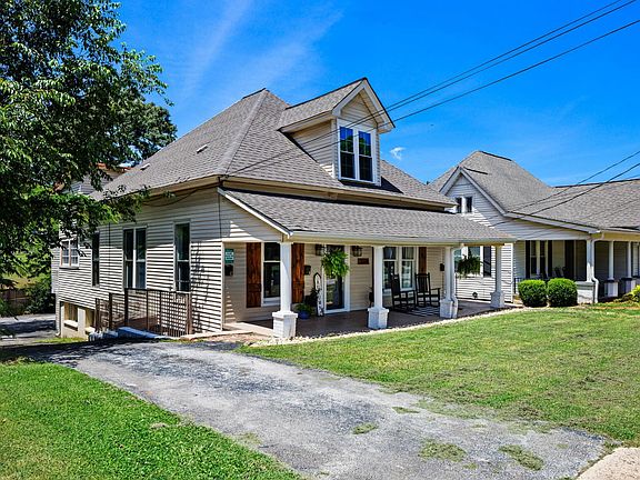 3rd image of 304 Plum St