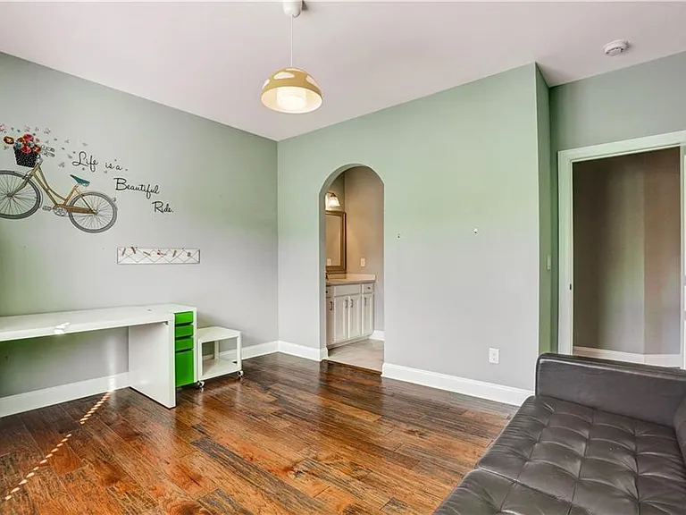 633 Leland Pkwy — Photo 32