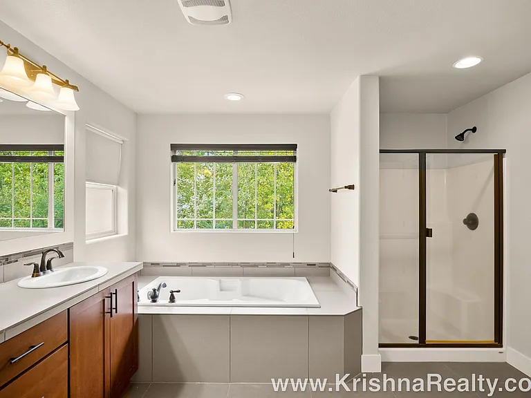 7515 NE Owens St — Photo 16