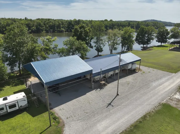 1067 Wc Pickett Rd, Clifton, TN 38425