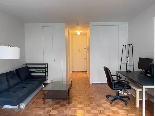 Rented by SERHANT. | media 12