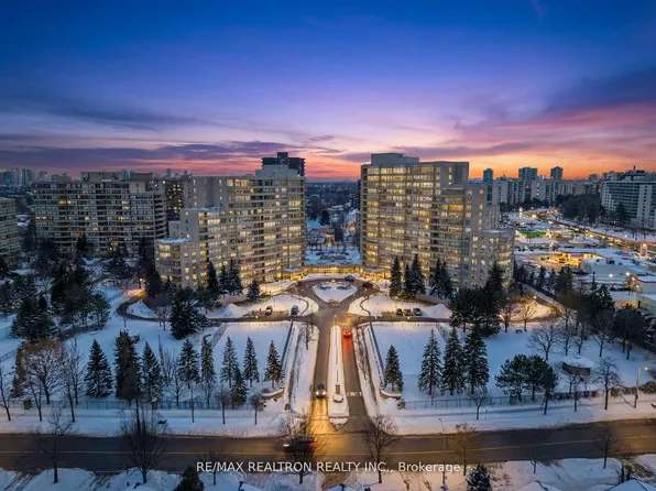 7 Townsgate Dr #1112, Vaughan, ON L4J 7Z9