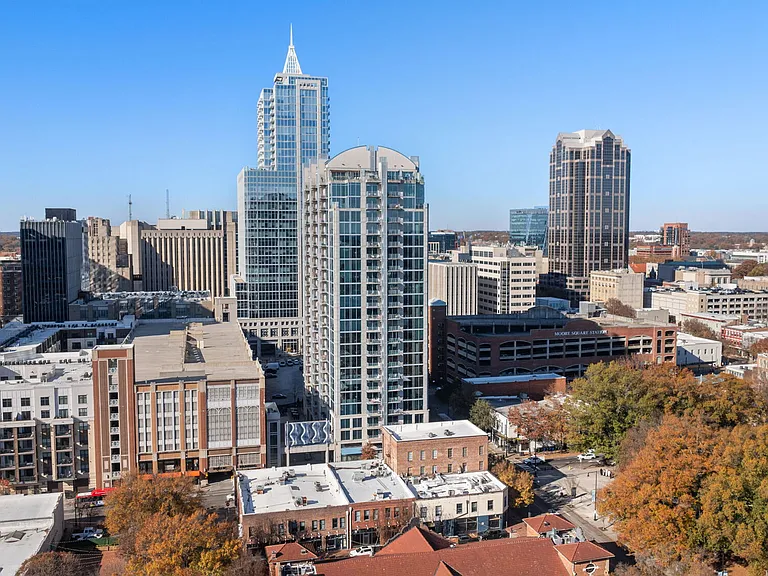 Skyhouse Raleigh — Photo 22