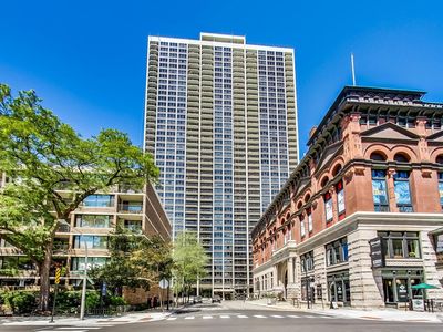 1560 N Sandburg Ter APT 2207J, Chicago, IL, 60610