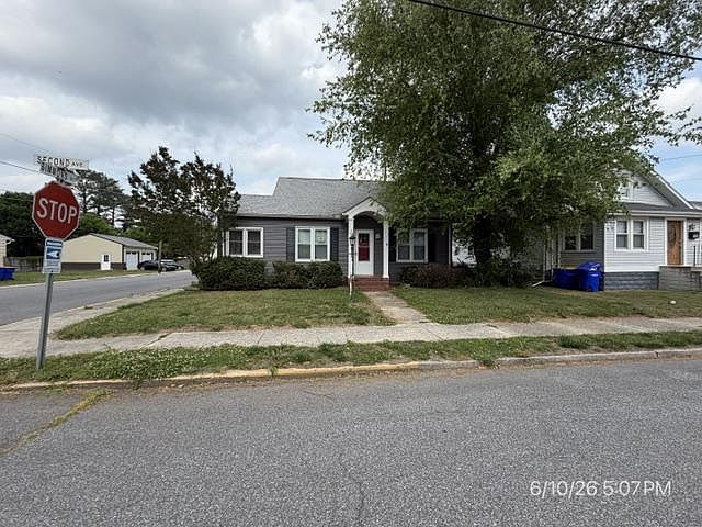 1st image of 304 2nd Ave