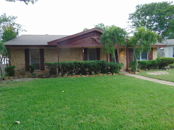 10835 Hayfield Dr, Dallas, TX 75238