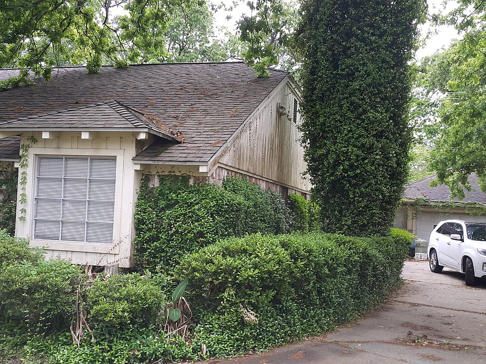 2nd image of 902 Glouchester Ln
