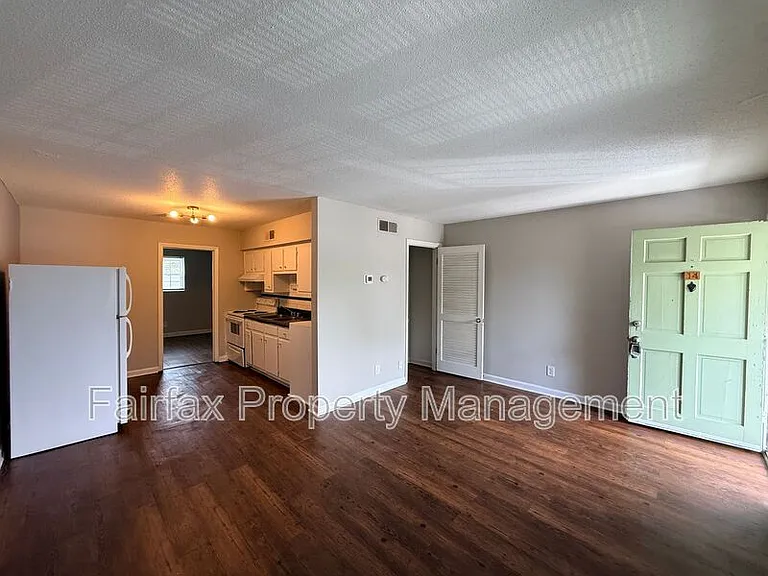 1011 Burke St #14 — Photo 4