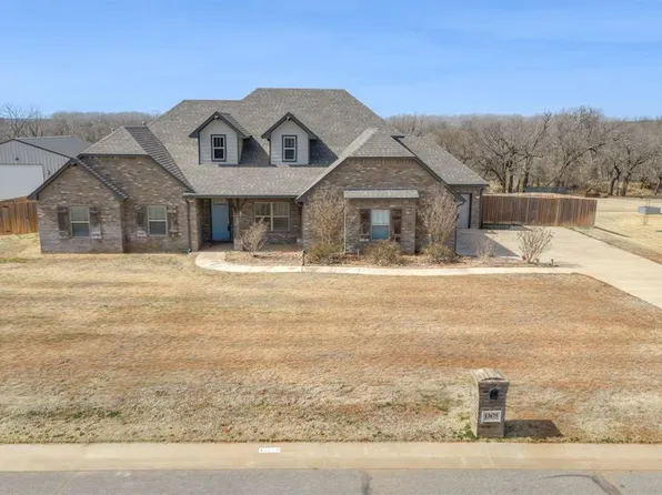 13675 Creek View Dr, Edmond, OK 73025