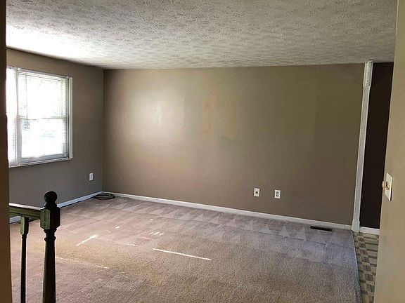3rd image of 764 Maplewood Ln